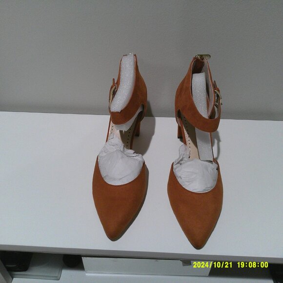 Adrienne Vittadini Umber Suede Pump - Picture 1 of 8